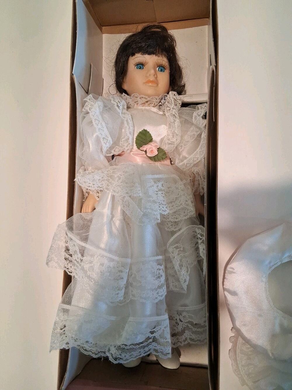 Vtg 1997 Chatelaine Porcelain Doll NRFB NIB Macy's Federated Historical Archive